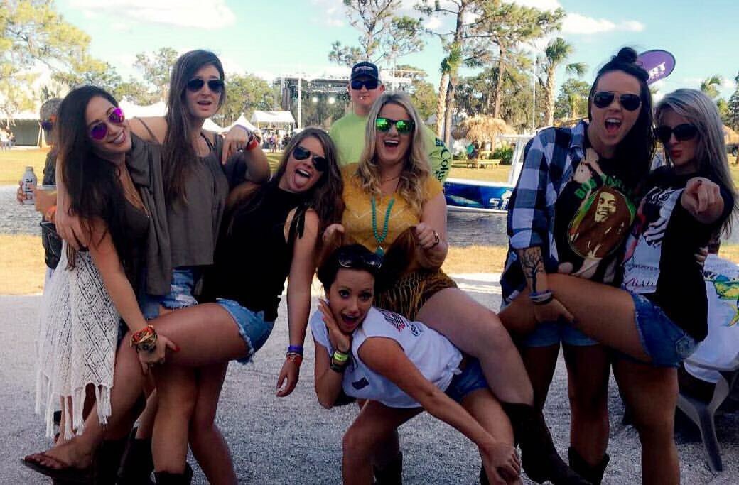 ksalness's tweet photo. #Tbt still recovering from @CountryFloFest 🇺🇸 it was awesome! https://t.co/35Pwxm3Wry