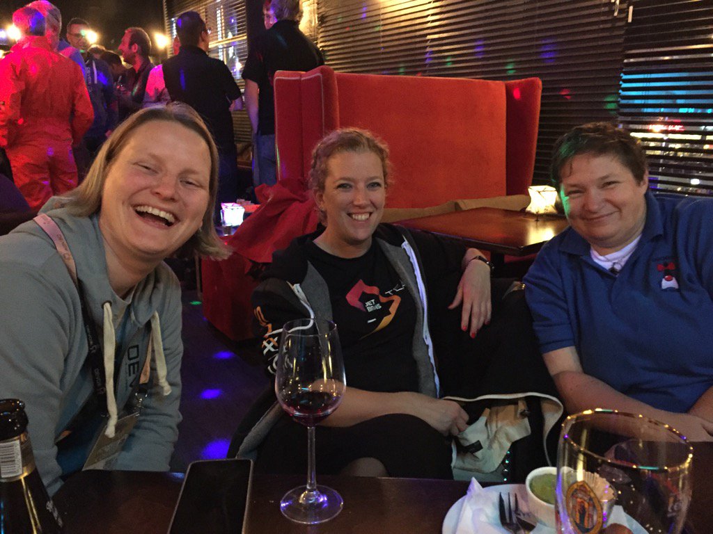 Java_Champions's tweet image. #Devoxx2016 woman JC power! @trisha_gee @reginatb38 @DuchessFounder