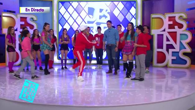 multimediostv's tweet image. ¿Ya intentaste hacer el #BottleFlipChallenge? 

En #Destardes lo intentaron, aquí puedes ver lo que pasó ➡️ bit.ly/2fn1Vvo