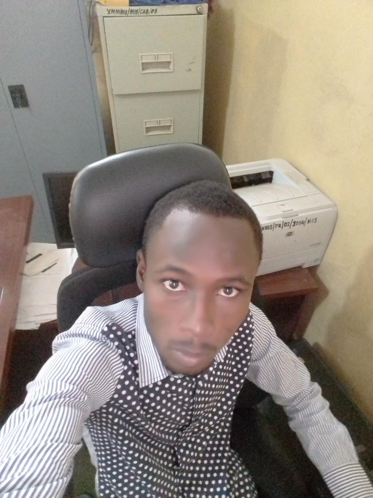 saliaAdams1's tweet photo. Office tinx https://t.co/tIuoZsP2D7