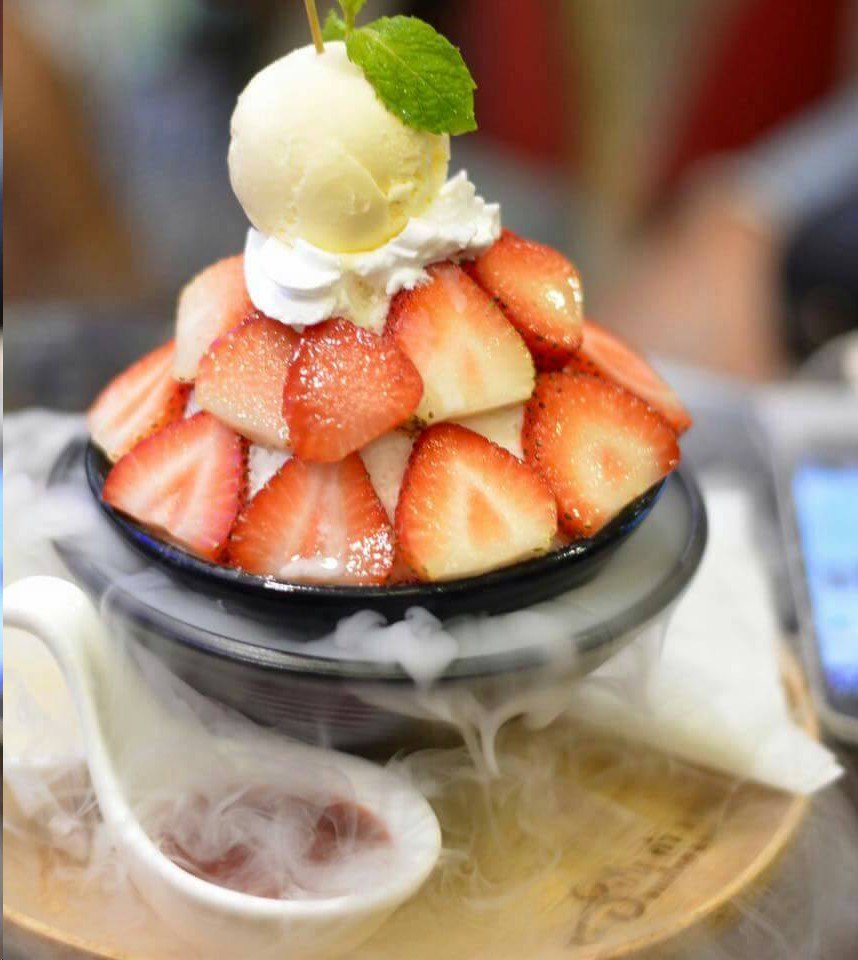 FactoryPkh's tweet photo. อลังการงานบิงซู ช็อคโกแลตมาเต็ม สตอเบอรี่ลูกโตๆเต็มๆคำ
ที่ร้านปั้นคำหอม สาขาบ้านโป่ง,สาขาม.ศิลปากร นครปฐม นะจ๊ะ #อร่อยไปแดก @aroii https://t.co/N0mVzx9UHl