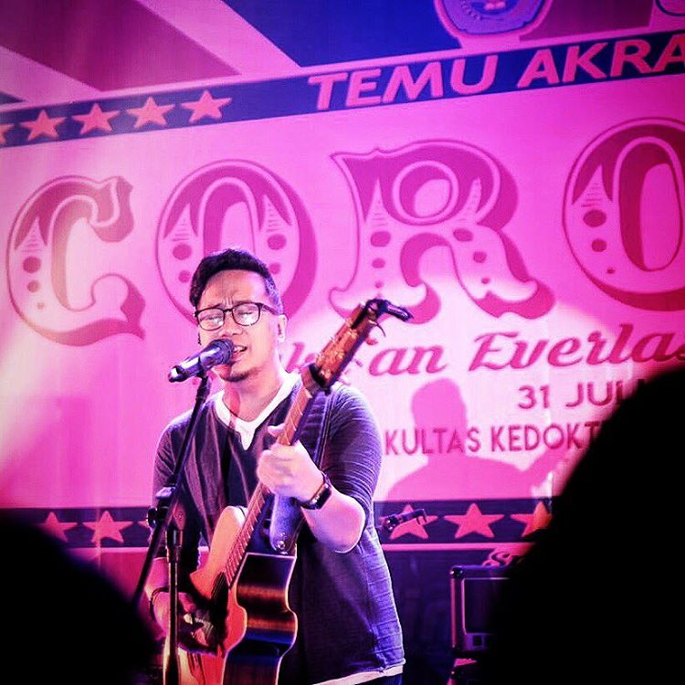 typoind's tweet photo. Foto Adera Ega , Mengukir Identitas Berbeda Dari Sang Ayah https://t.co/1WiZJ8zUay https://t.co/1iNmUrCg5f