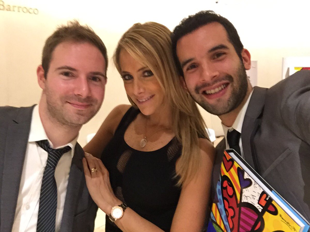 esuarezolmos's tweet photo. Belle rencontre! @InesSainzG @BatiFournier #RomeroBritto https://t.co/dsMnxEpAow