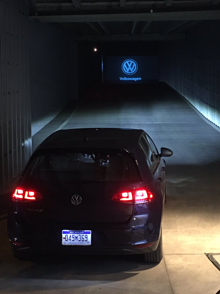 ThatsITLA's tweet photo. Got driven up to the rooftop in a Volkswagen for the Drive-In Movie event. #vwatlas #Volkswagen #acemuseum #drivein #movienight https://t.co/xHJAgAodEY