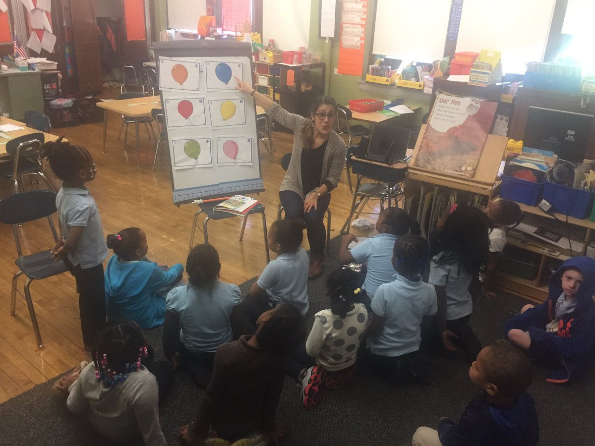 Taylor_Eagles's tweet photo. 1st Graders in Ms. Dupoux's class are working on colors with Madame Christette during French! https://t.co/kxEs8qfOX0