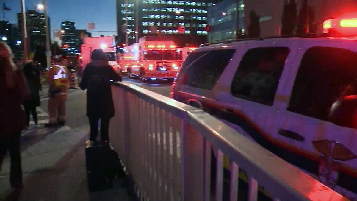 У столиці Канади обвалився тунель метро: є постраждалі (ФОТО, ВІДЕО) - фото 1