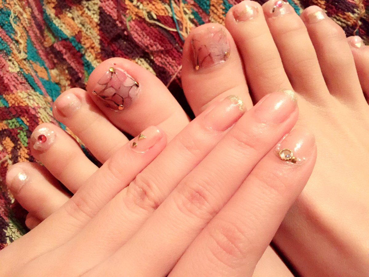 Usagi_6669's tweet photo. ネイルしたよーん💅💎✨
#nailart #ネイル #デザイン #ヌード #ジェルネイル https://t.co/mFeeaZoRwn