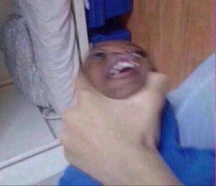 FunnyPicsDepot's tweet photo. Barber be like "Turn ya head" https://t.co/fi60dMsDJN
