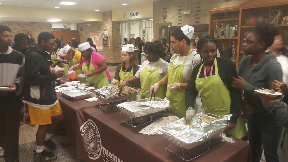Indy_Educ's tweet photo. First ever 21st Century Showcase "Be The Change" so many talented students walking the halls of Howe https://t.co/9Y1Zvze3Ix