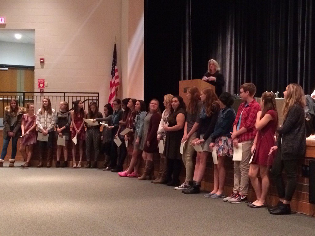 mcarls's tweet image. Girls Varsity Soccer team led by @ScottSchneid @GenValleyNews #GoGVCS