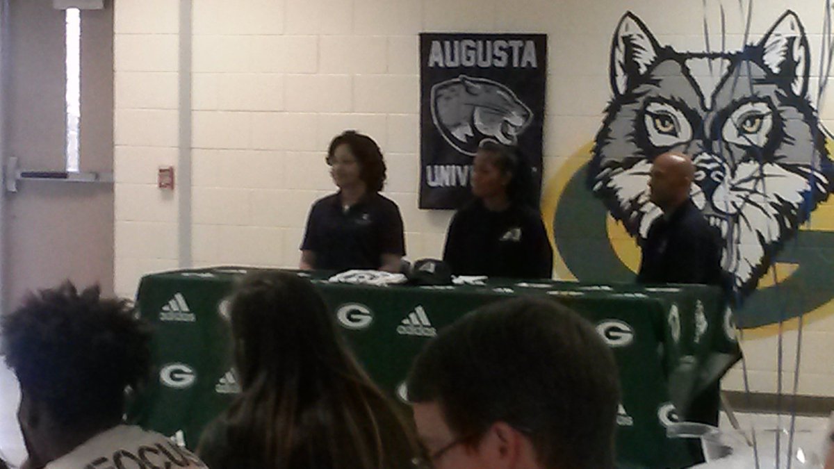 Congratulations Sydney Grayden on signing her NLI to play <a href="/AUG_WBB/">AUG_WBB</a>! Reuniting with HS PG Myers. @GAStingAvery @StingCoach66
