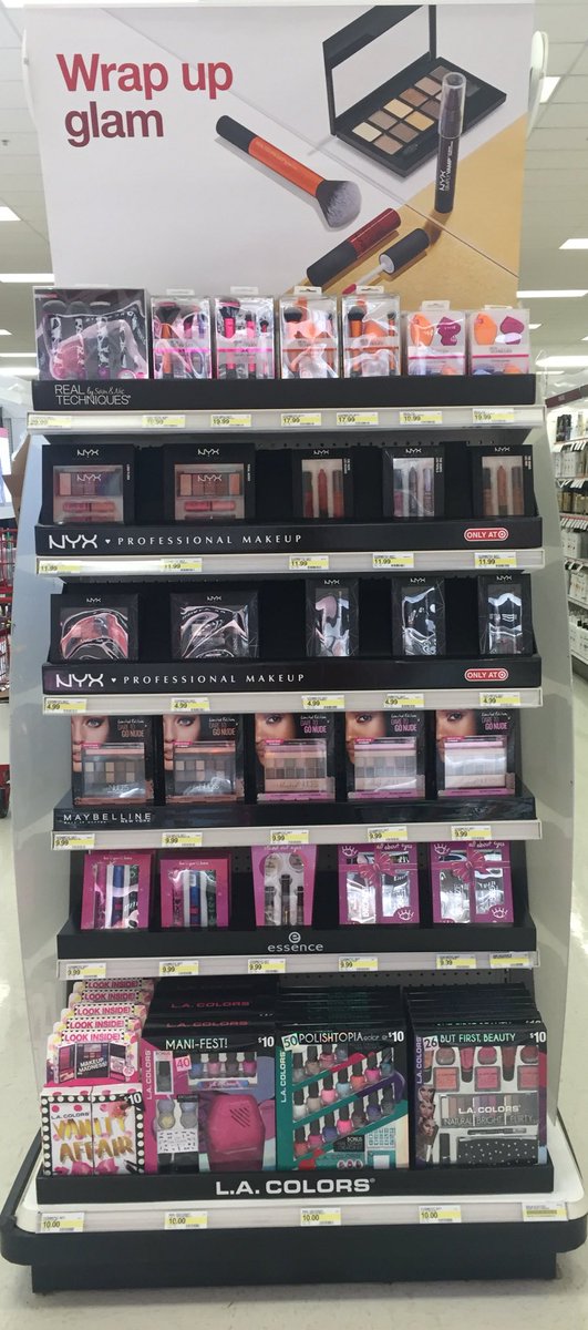 michedlg's tweet photo. Share the #beauty of Christmas with some holiday gifts!! 💄🎁 #t2438 #targetstyle https://t.co/vmER0poDiu