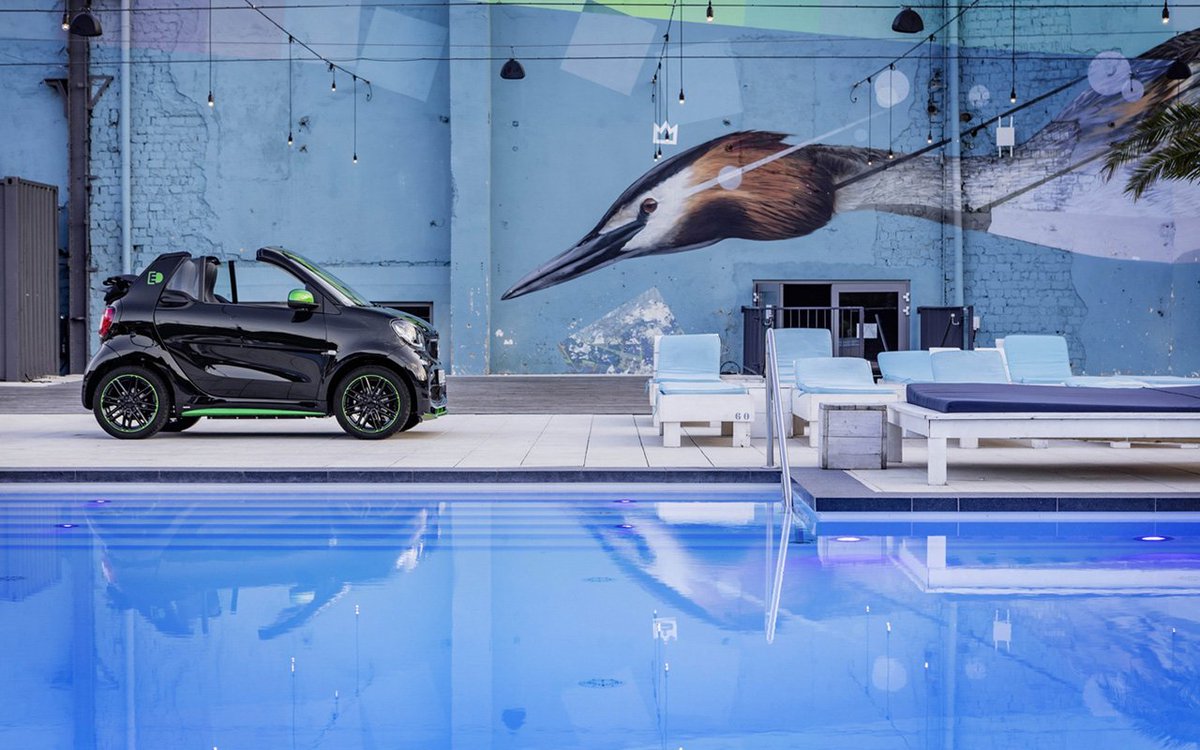 srswhls's tweet photo. #smart will be extending electric mobility to their #forfour model with a range of 99 miles. https://t.co/HqIDO2nfYR
#urbancars #carpictures https://t.co/D4A8iqveel
