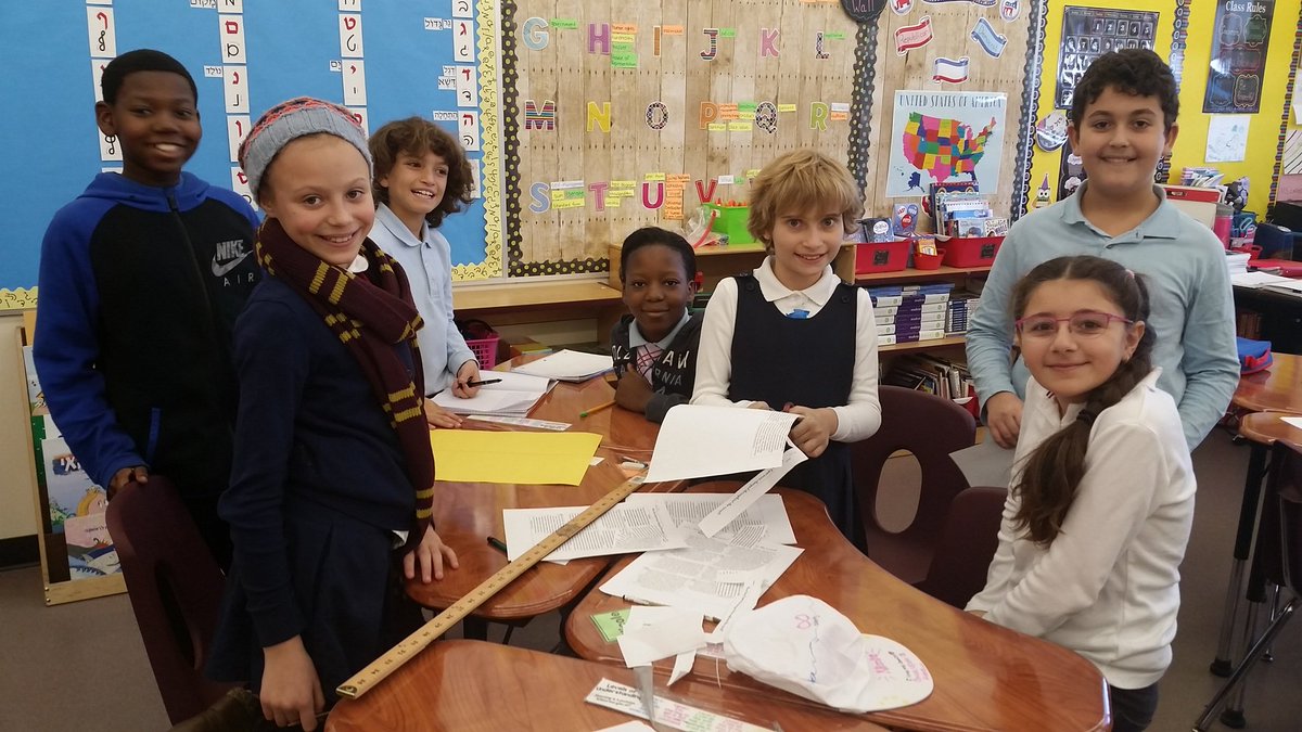 CaposClassroom's tweet photo. Building timelines to track how a character changes in a text #esperanzarising #weregoingthroughchanges #hlabklyn https://t.co/0RywxGF7hu