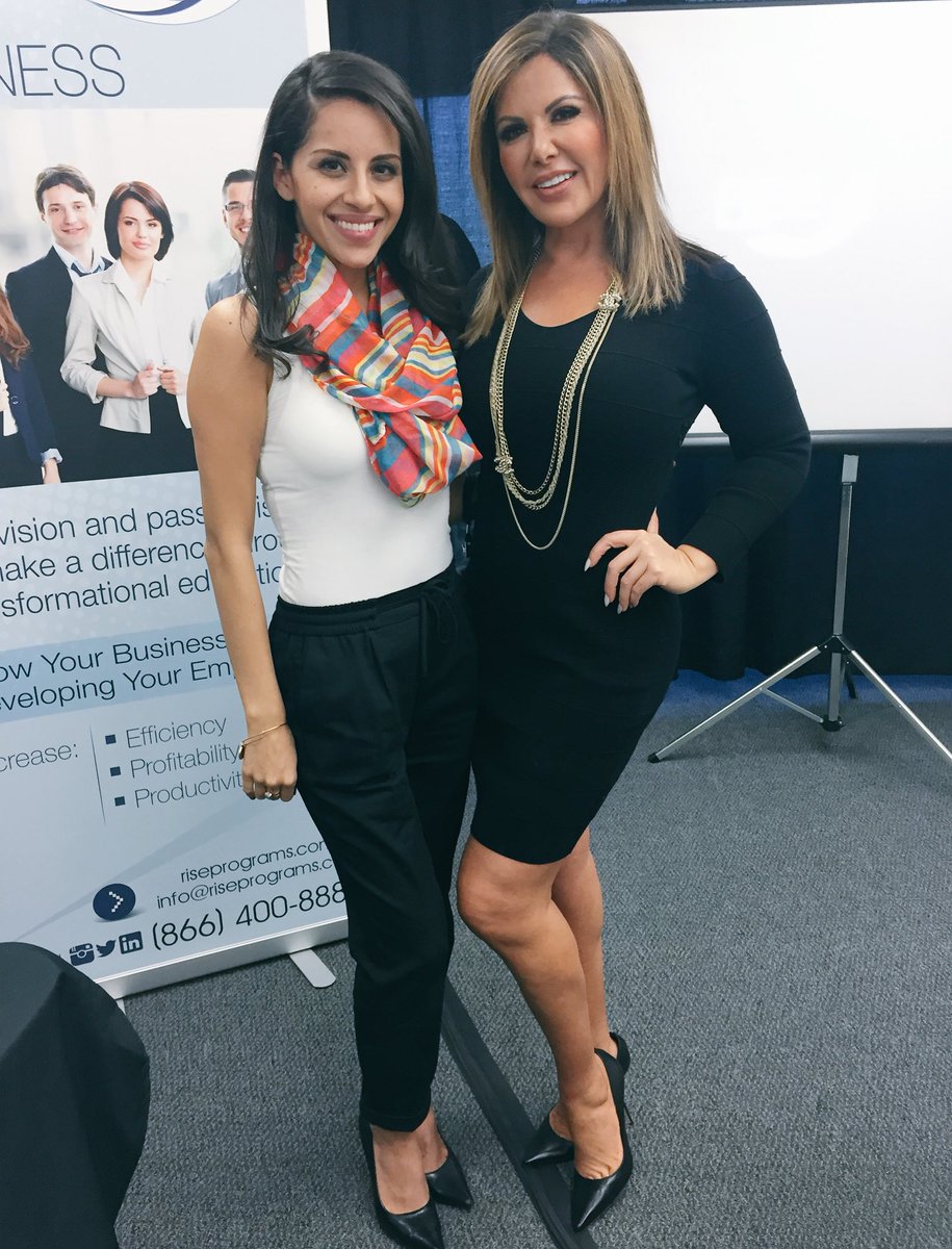 itsRocioLopez's tweet photo. So inspired by @ADRIANAGALLAR2 and Richard Martinez #RisePrograms workshop at @SmallBizExpo today in DTLA #rise #entrepreneur #bizlearning https://t.co/8C4oWbn97K
