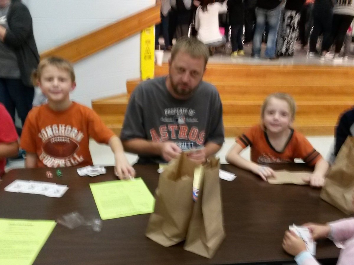 skbrown3906's tweet photo. Math Night #PISDMathChat  (Turner Elementary #candofooddrive #Cityof Pasadena https://t.co/RlfCkeOKgp