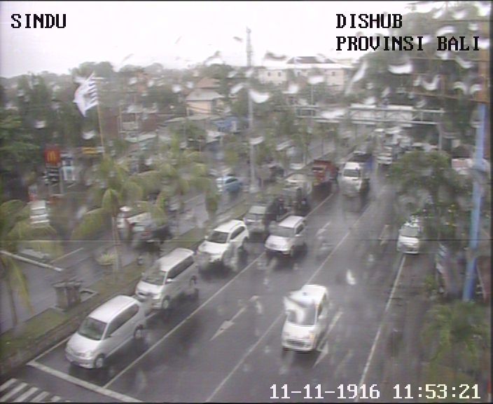 JUMAT, 11-11-2016, ( 12:00 ) Kondisi lalin simpang SINDU SANUR terpantau LANCAR.