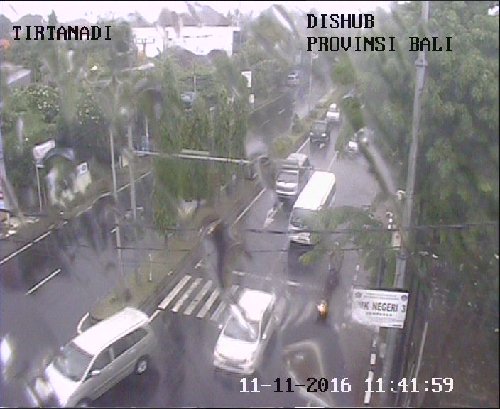 JUMAT, 11-11-2016, ( 12:00 ) Kondisi lalin simpang TIRTANADI SANUR terpantau PADAT LANCAR.