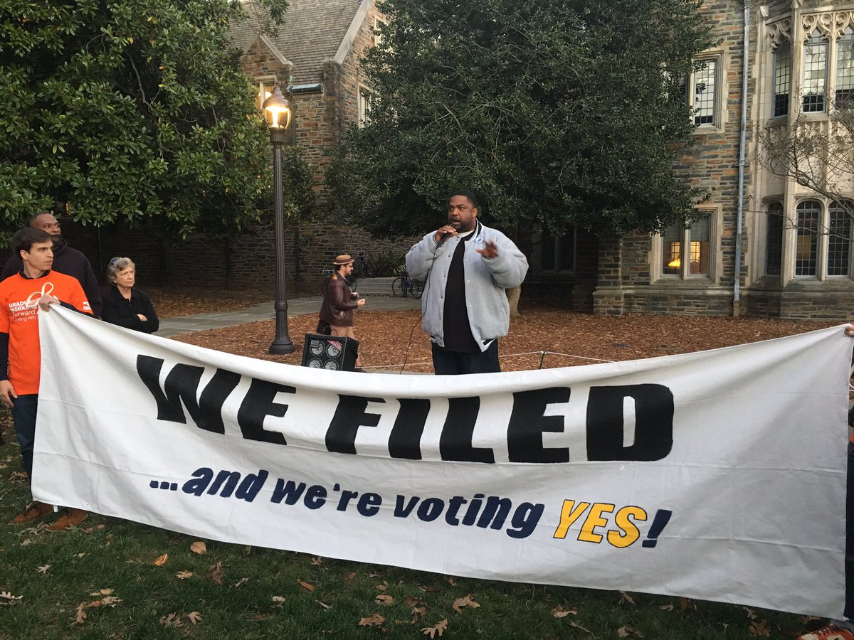 RaiseUptheSouth's tweet photo. Fast food workers stand with the #dukegradunion! Together we can organize the South! @SEIUForwardNC https://t.co/Pg1zrdAZiF