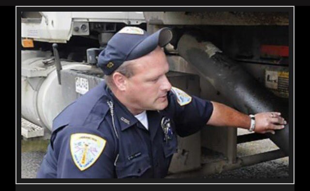 TheSecretList's tweet photo. POLICE OFFICER GUNNED DOWN WAS ALSO A #FIREFIGHTER
https://t.co/vrVx719BO3 https://t.co/ry8EQIhY58