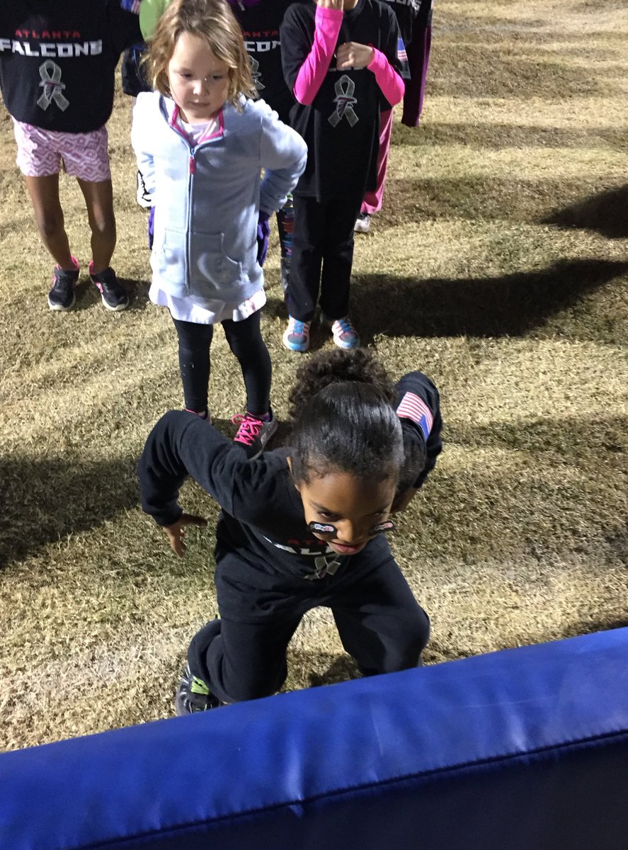 TGrunduski's tweet photo. Love that focus -wow! @AtlantaFalcons#youthfootballclinic @ FtGordon tonight! @augustagabuzz #STSWeek @WJBF @nflplay60 #signherup https://t.co/rU4jCjtG2e
