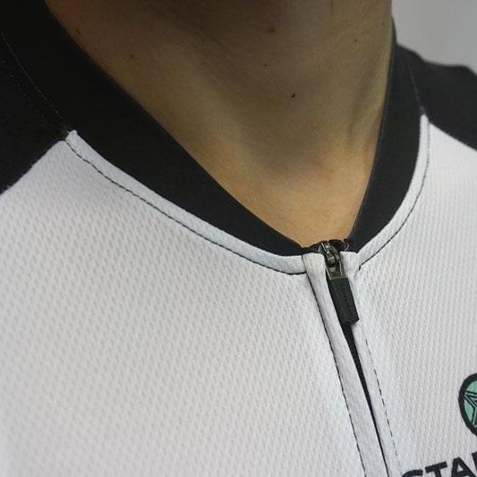 The Aero II features our lo-pro lycra collar for extra comfort and speed.