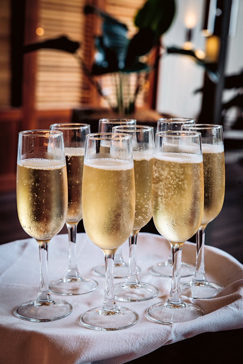 eatreadlover's tweet photo. This weekend it's all about #Champagne! En route to @byronatbyron to celebrate annual dinner with #countrystylemag @DRYCOM https://t.co/43BsNDfWTv