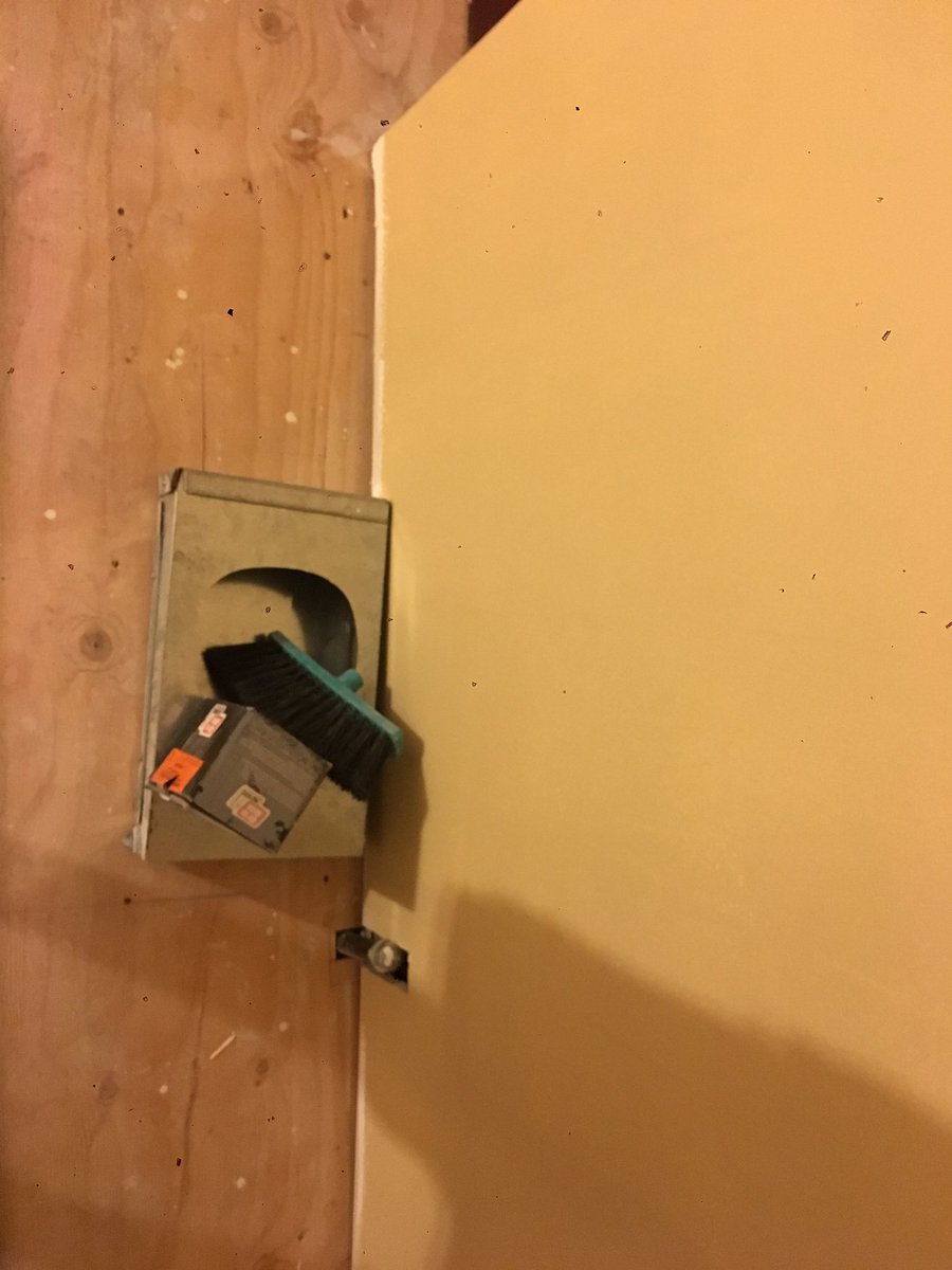 EZambell's tweet photo. @EZambell #DayFive of #KitchenRemodel #NewDoor and #LevelFloor https://t.co/Z4RkY92g6d