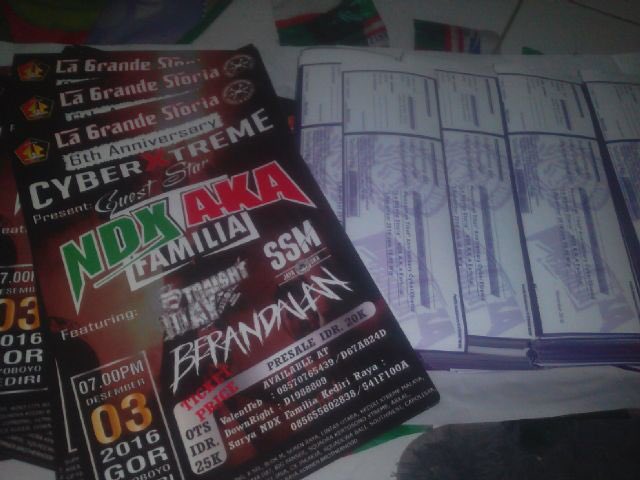 Presale presale ~ 
kacek mangewu iso mbok gawe ngopi 
Presale presale ~