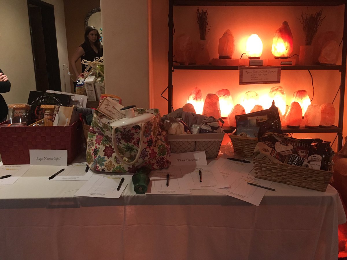 AlphaResourceSB's tweet image. You still have an hour to get down to @saltcavesb and join us for yoga, a massage or a cocktail! And check out the silent auction!