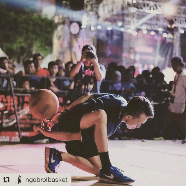 Sony_NKC's tweet photo. Latepost Freestyle battle on IOXC 2K16 Serang,Banten #NKC #nkc2k16 #Art #FreestyleBasketball #wfba #spin #ioxc2016 https://t.co/XXkFADzXGI