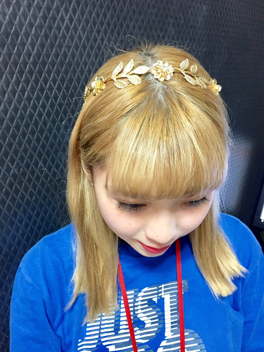 390kokura's tweet photo. 👑NEWアクセサリー👑

コーム付きカチューシャ✨こちらは前につけても良し、バックカチューシャにしても良しです！👌🏻💯💯
いつものヘアアレンジに加えるだけで頭が華やかに🌹🌹

もちろん全品390円(+税)💓
#いいねと思ったらRT 
#欲しいと思ったらRT https://t.co/RjpTN1gE95