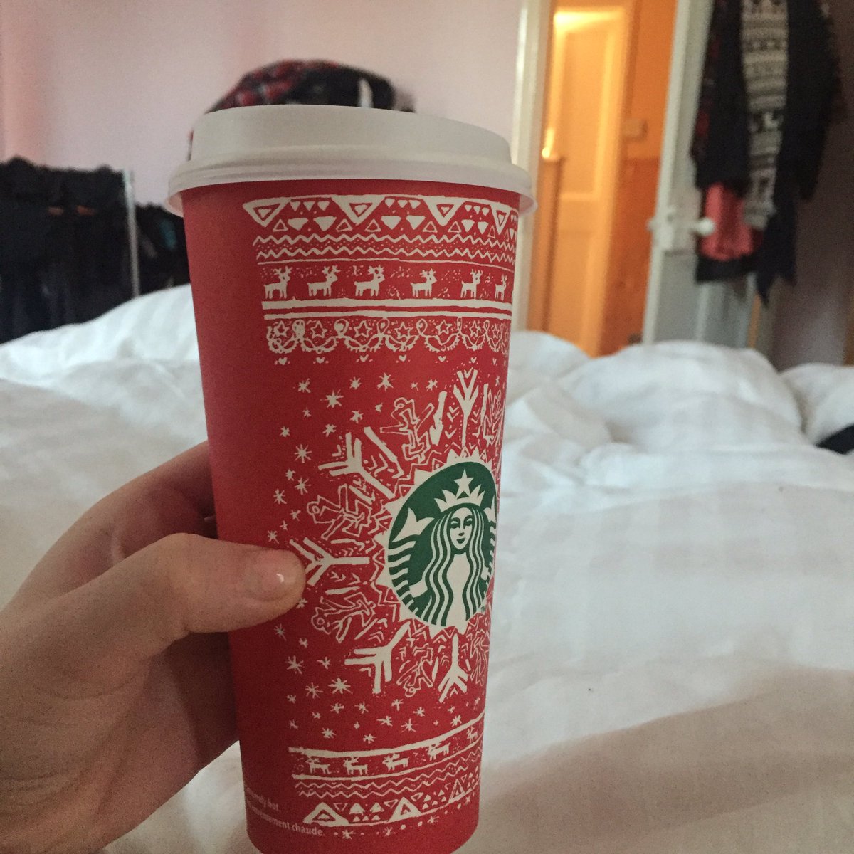 Kezzabeth's tweet photo. When your BF brings you home a festive red cup but the barrista forgot to add the flavour 😔😓 #ultimatedisappointment @StarbucksUK https://t.co/v6p3e2BNtv