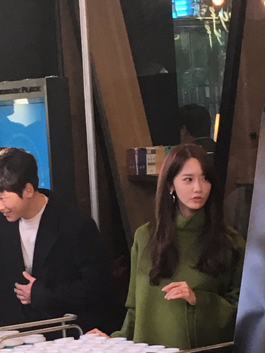 [PIC][11-11-2016]YoonA tham dự sự kiện chiêu đãi Cafe cho 100 Fan hâm mộ mừng Rating 5% của "THE K2" vào hôm nay Cw93oX2VEAA0mrX