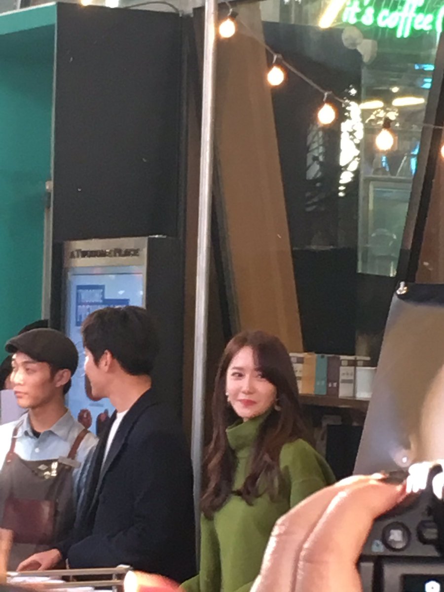 [PIC][11-11-2016]YoonA tham dự sự kiện chiêu đãi Cafe cho 100 Fan hâm mộ mừng Rating 5% của "THE K2" vào hôm nay Cw93oX4VIAAzLP3
