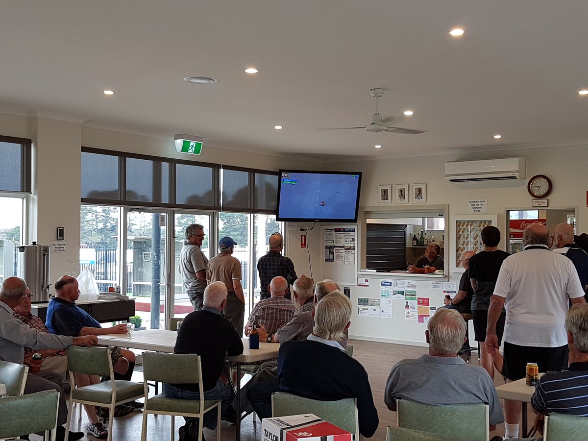 _Thedge_'s tweet photo. Creswick bowling club cheering on @flapps137 bring it home champ. #2016VicOpen https://t.co/BAptjm148O