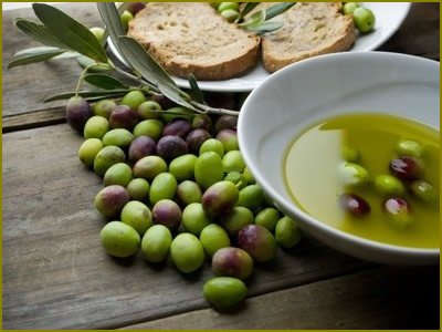 OrvietoDOC's tweet photo. L'olio extra-vergine d'oliva è uno dei prodotti umbri più amati: abbinate l'Orvieto Doc alle bruschette con l'olio locale #iloveorvietodoc https://t.co/J5JkSFNHeP