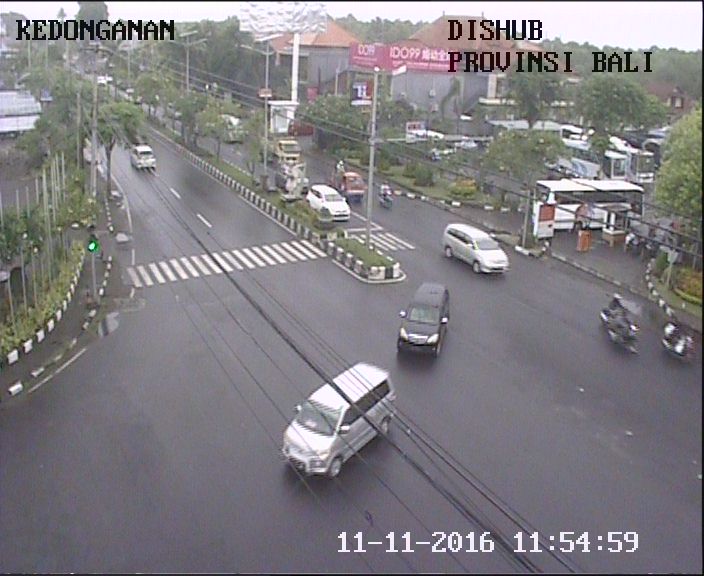 JUMAT, 11-11-2016, ( 12:00 ) Kondisi lalin simpang KEDONGANAN terpantau RAMAI LANCAR.