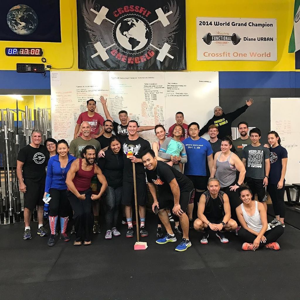 OneWorldSDF's tweet image. Today is Coach Chris' birthday 🎉. We celebrated it with Double Unders, Toes to Bars, Rope Climbs, Running and Burpe…