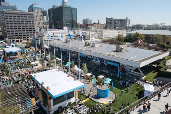 salesforceapac's tweet photo. Miss the biggest news from #DF2016? Here is your 2nd chance to catch all the #tech and visionary #insights: https://t.co/xN4pK7A6jd #SFAPAC https://t.co/ICKjQYQkn0