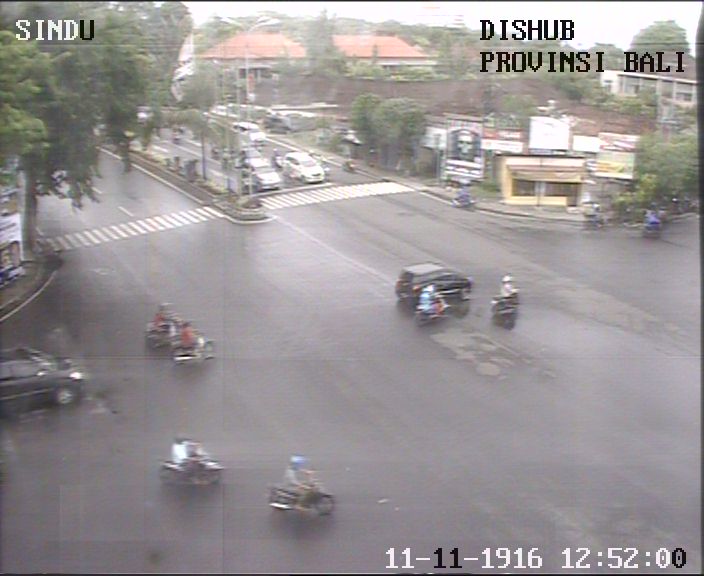 JUMAT, 11-11-2016, ( 13:00 ) Kondisi arus lalin simpang SINDU SANUR terpantau LANCAR.