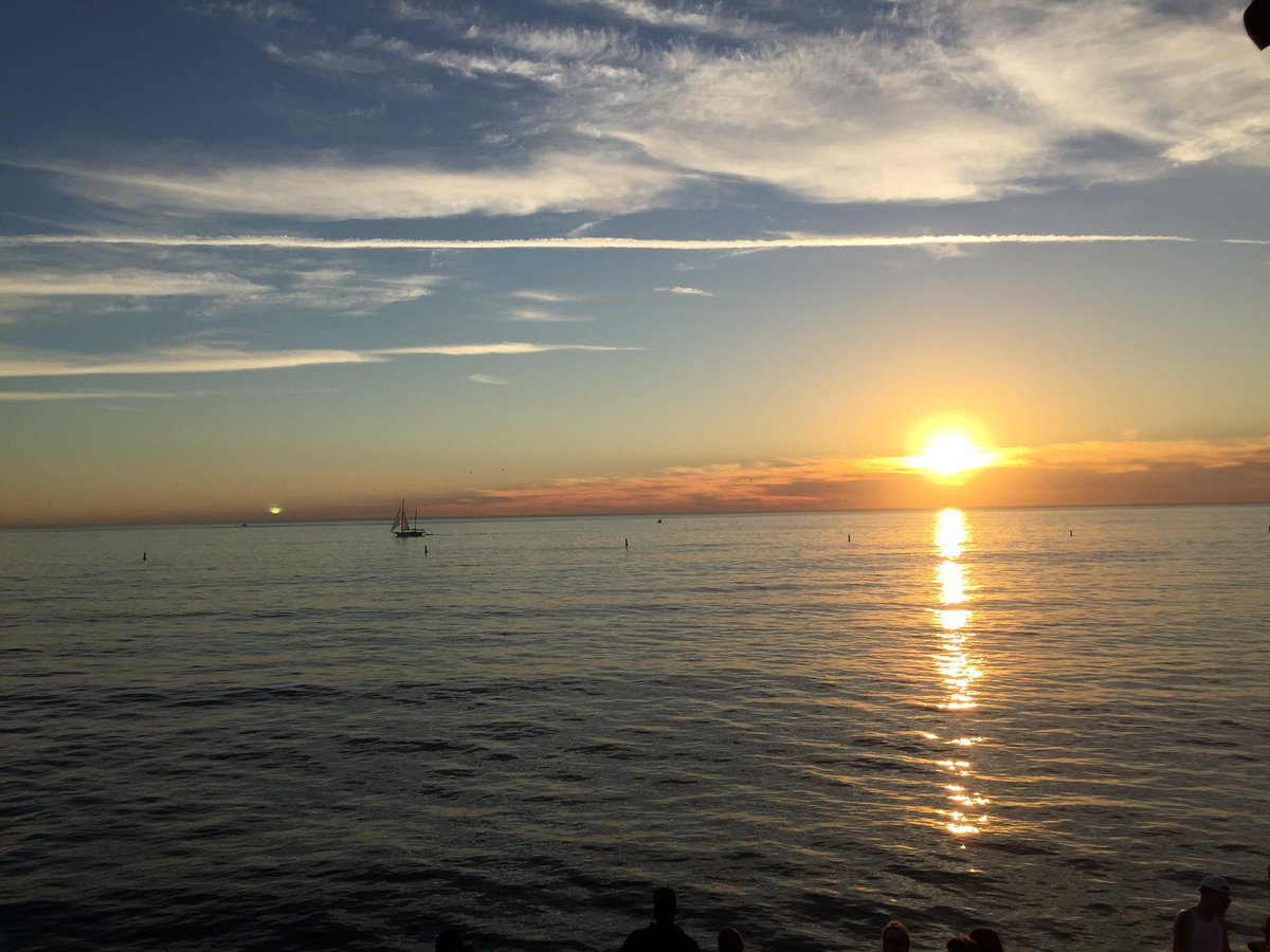 ChristianSurfer's tweet photo. Last night in #California another fantastic sunset to end a very busy but fantastic week @ChristianSurfer #csontour @santamonicacity #pier https://t.co/I0sgtCOoMS