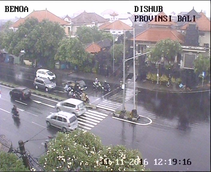 JUMAT, 11-11-2016, ( 13:00 ) Kondisi arus lalin simpang BENOA PESANGGARAN terpantau PADAT LANCAR.