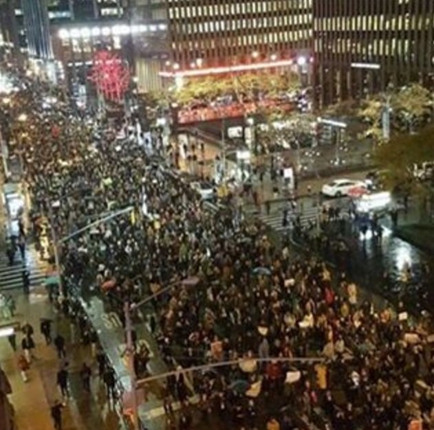 President-elect @realDonaldTrump responds to 2nd night of #NotMyPresident protests fw.to/KPJIqFf?utm_me… https://t.co/bPvW1m4GMP