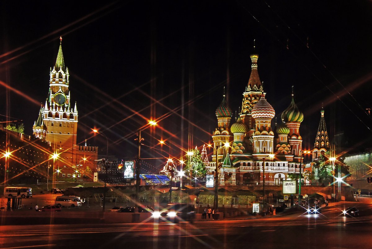 HappyMoscowTour's tweet photo. The great Russian capital illuminated at night is a memorable sight. https://t.co/OFKUo1tORR

#Russian #Moscow https://t.co/72XnJbVbrf