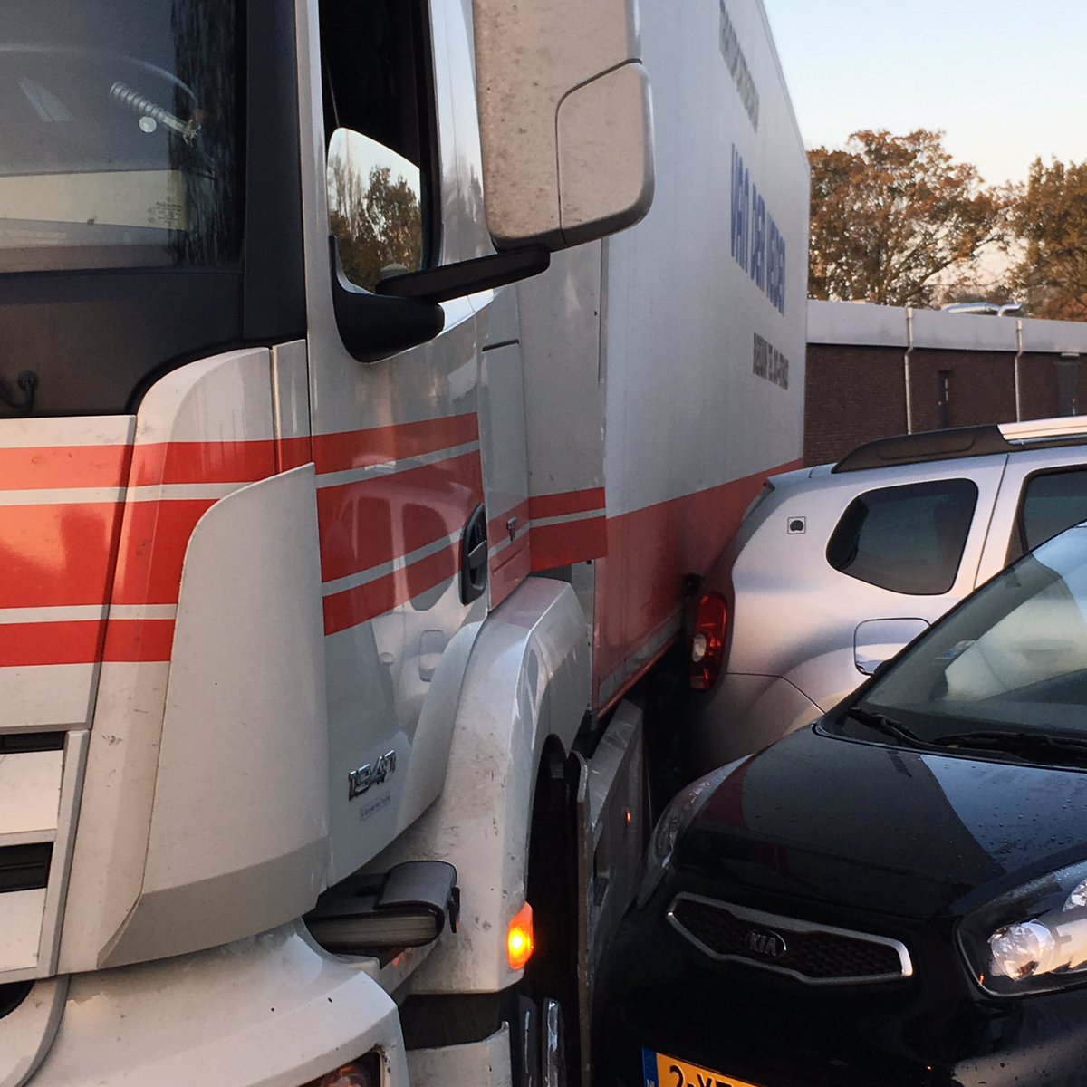 Prinses_Peach's tweet photo. @regio15 handrem vergeten. Alleen materiële schade.
#destede https://t.co/czwhU3yvSu