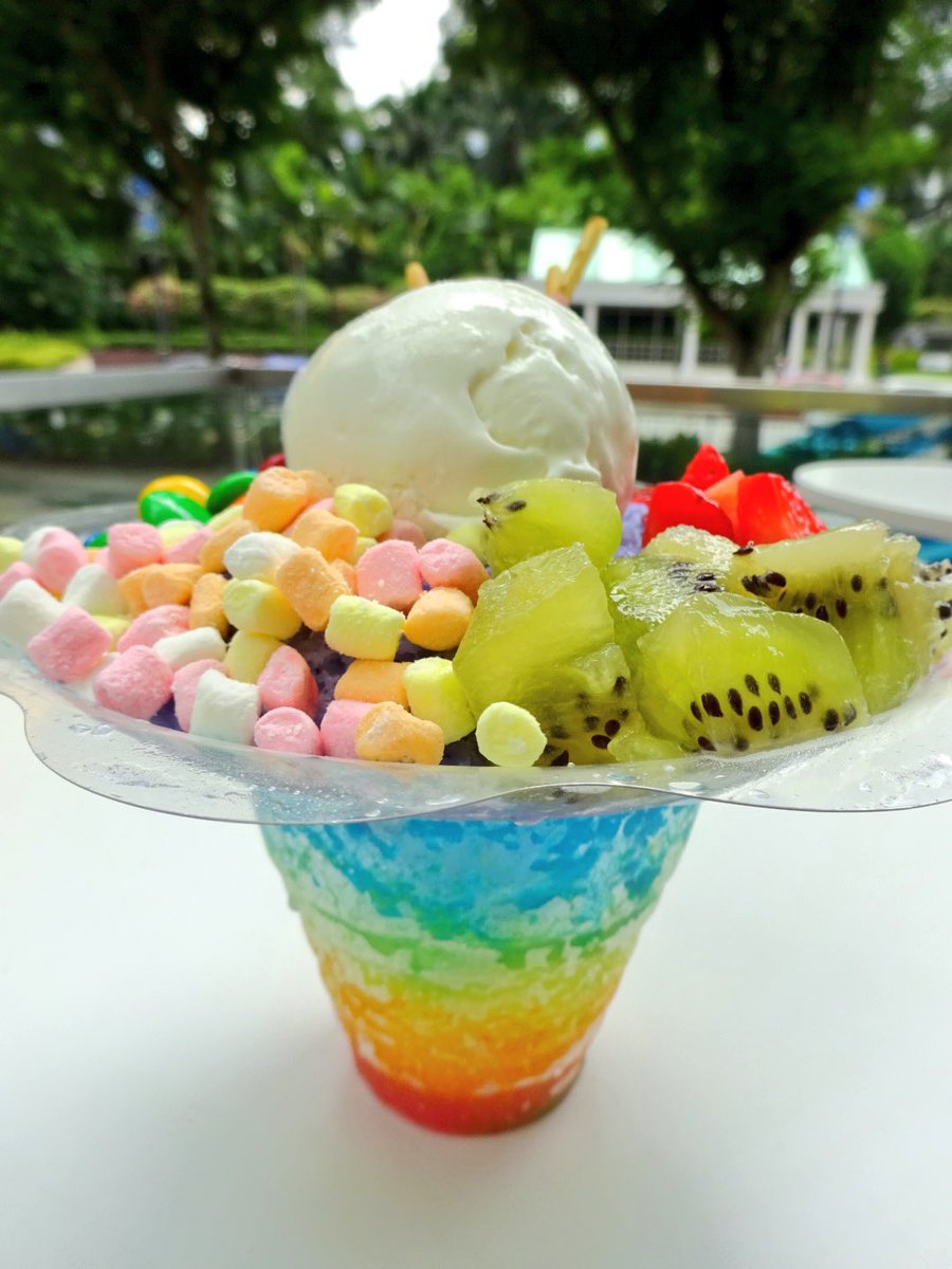 Twitter இல プロソフトクリーマー森川 Woowのrainbow Snow トッピング全部のせw かき氷に合うのも合わないのもあるけど 暑いから氷が美味しい アイスも氷もトッピングも自分で選べる シンガポールアイス かき氷