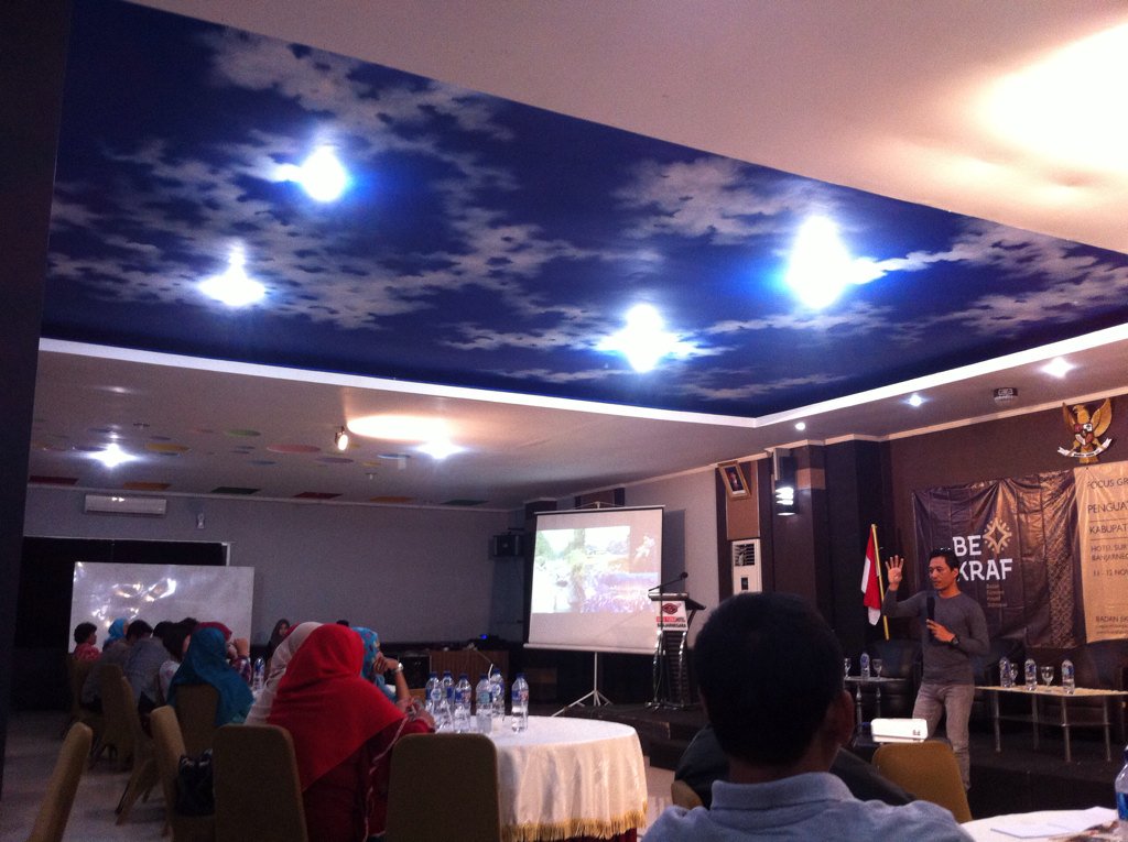 Sesi-2 Musik: mas Irwan Fahrudin <a href="/jazzpinggirkali/">Jazz Pinggir Kali</a> di FGD @BekrafID penguatan ekonomi kreatif daerah #hotelsuryayudha