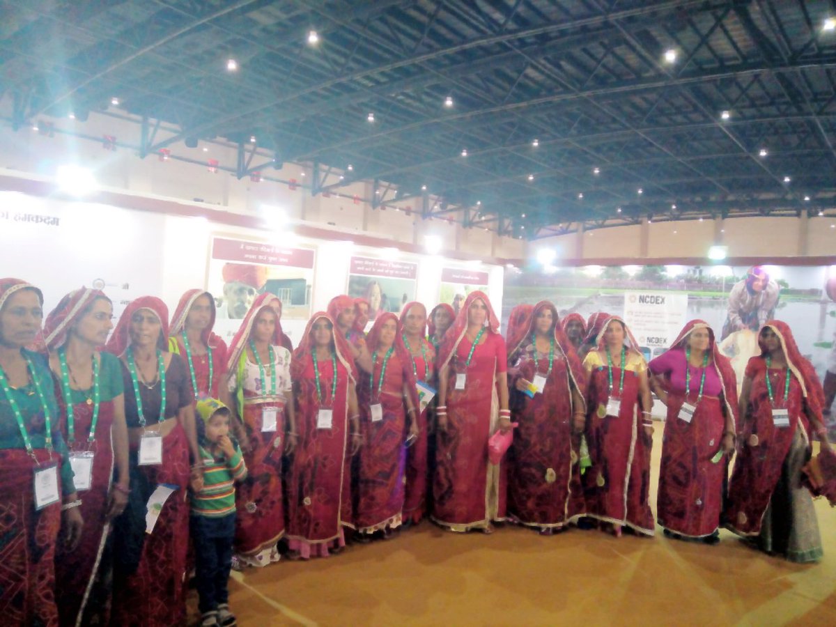 ncdexofficial's tweet image. A group of women farmers from Jhunjhunu, Sikar grace NCDEX stall at #GRAM2016