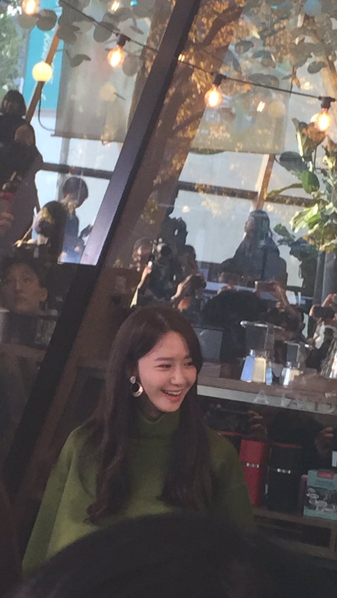 [PIC][11-11-2016]YoonA tham dự sự kiện chiêu đãi Cafe cho 100 Fan hâm mộ mừng Rating 5% của "THE K2" vào hôm nay Cw9qIQBUoAAqGyy